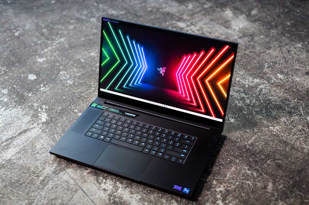 Razer Blade 17-17.3 Inch Gaming Laptop with 240 Hz QHD Display (NVIDIA RTX 3070 Ti, Intel Core i9 12900H, 16GB DDR5 RAM, 1TB SSD, Vapor Chamber Cooling, Windows 11) UK Layout | Black